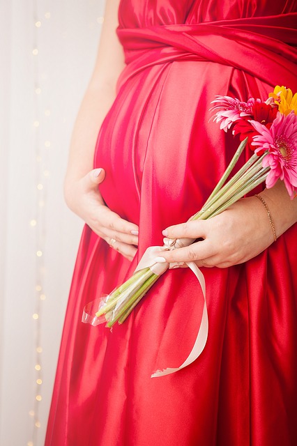 Healthy pregnant lady with flowers, pic for foods to avoid